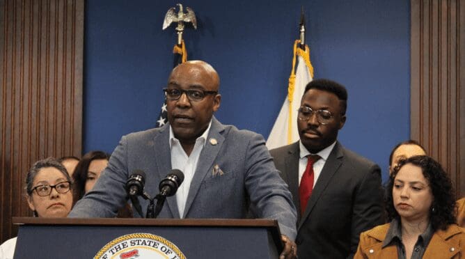 Illinois Attorney General Kwame Raoul gave his support for the Illinois Work Without Fear Act, that would protect workers who report workplace violations from being threatened with immigration-related retaliation. Madison Savedra/Block Club Chicago